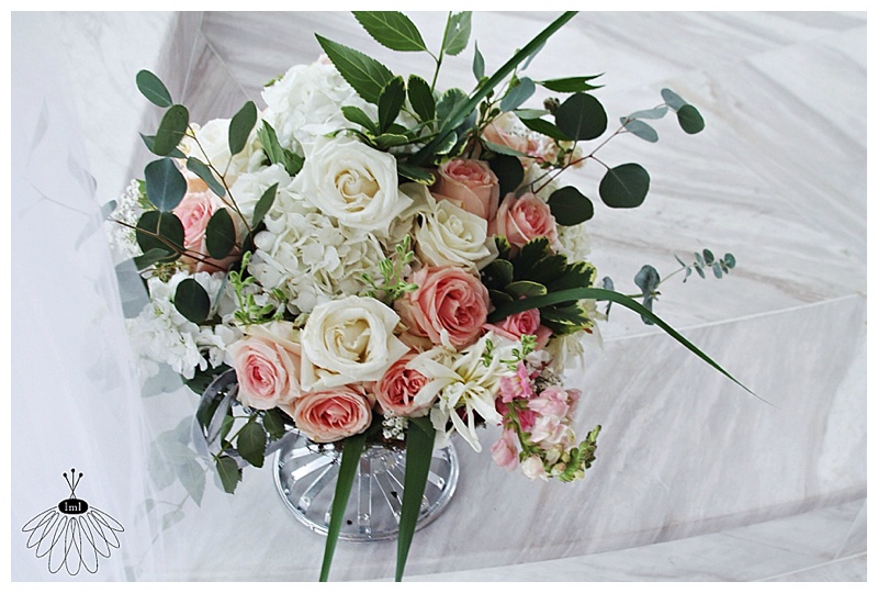 little miss lovely // ocean city md wedding florist // coconut malorie // peach and ivory flower arrangements
